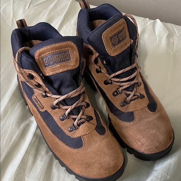 Northeast Outfitters Other - Northeast Outfitters Suede Leather Gore-Tex Men’s Vibram Sole Hiking Boots 11